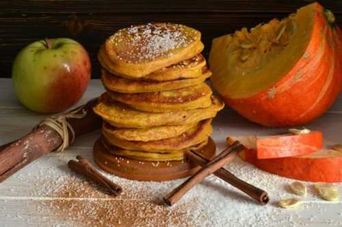 Оладьи с яблоками – вкусный десерт осени